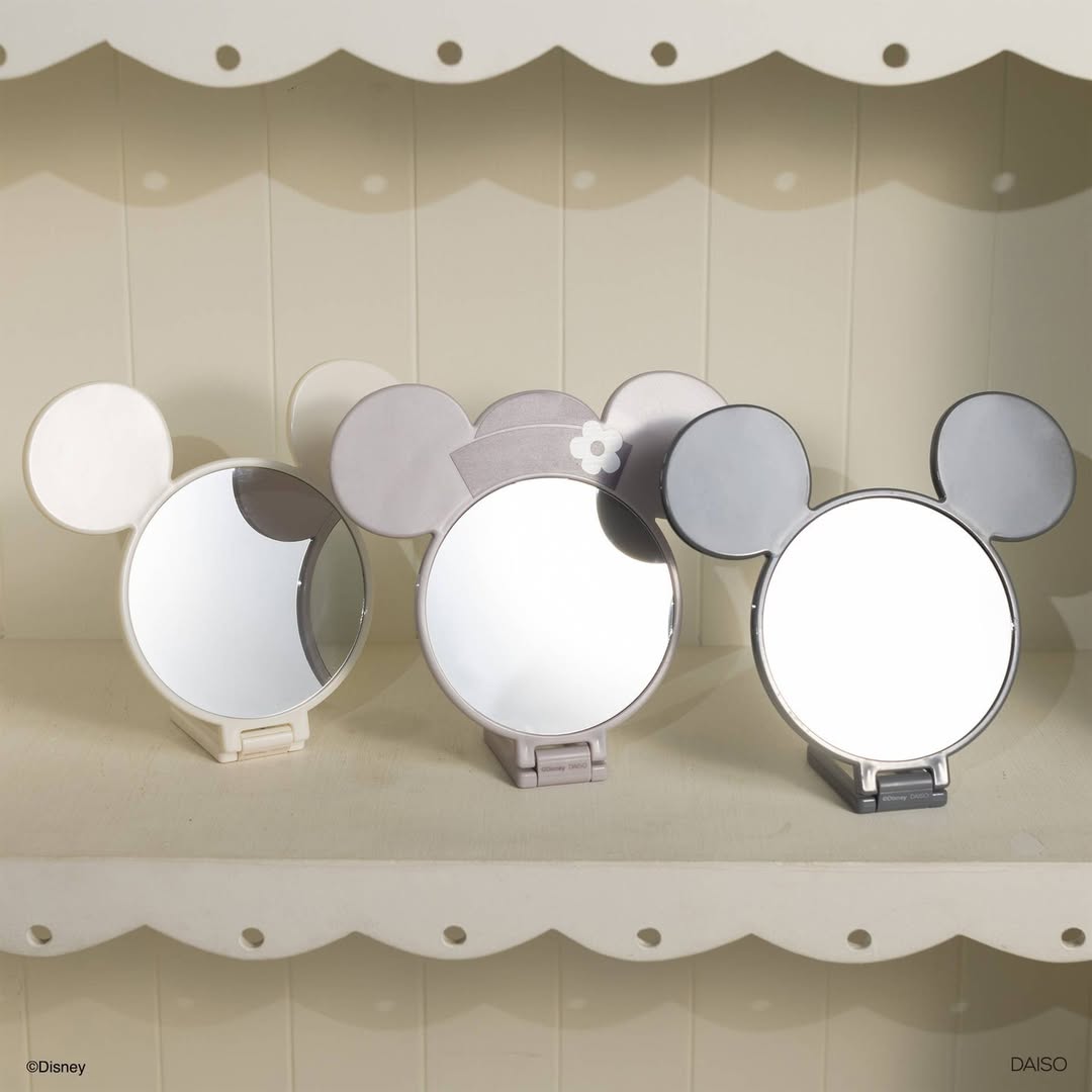 ダイソー ディズニー ダイカットハンドミラー