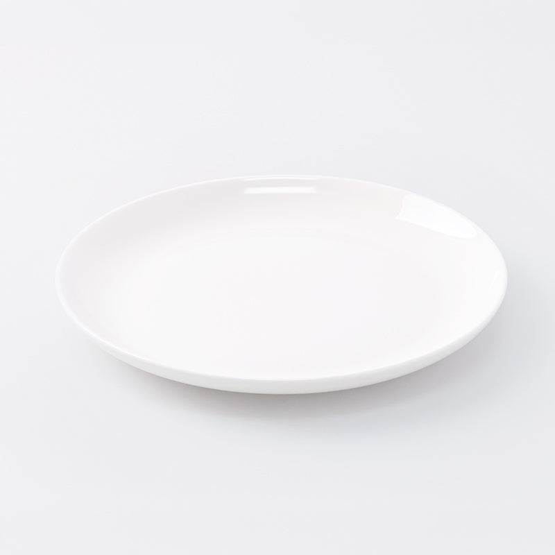 ボーンチャイナ平皿（底面が広くて使いやすい）１７．８ｃｍ ダイソー(DAISO)