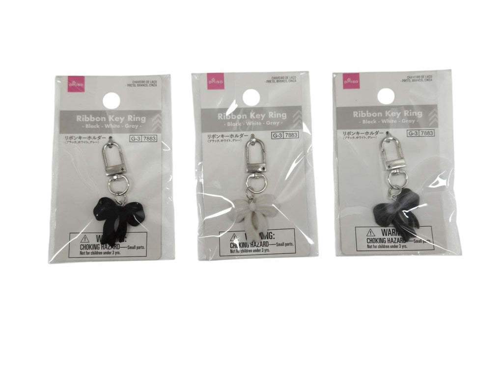 リボンキーホルダー（ブラック、ホワイト、グレー） ダイソー(DAISO)