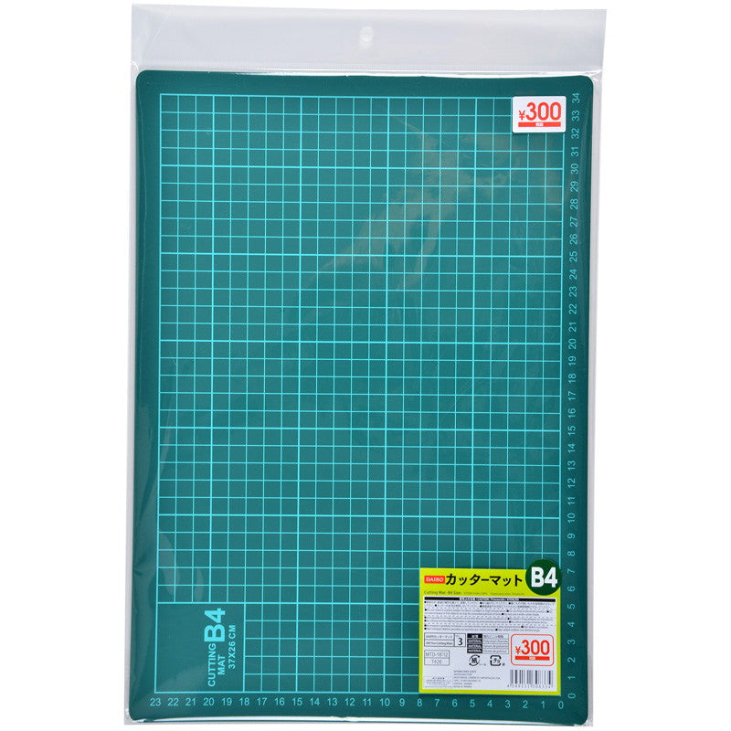 ３００円カッターマット（Ｂ４サイズ） ダイソー(DAISO)