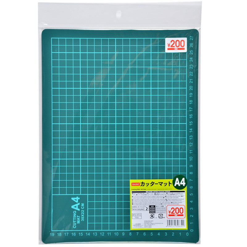２００円カッターマット（Ａ４サイズ） ダイソー(DAISO)