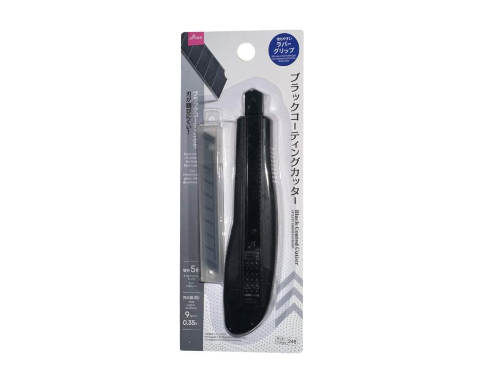 黒コーティングカッター（ラバー付、替刃５枚入） ダイソー(DAISO)
